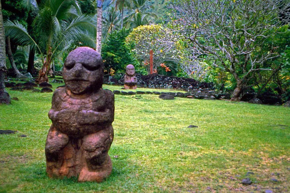 Marae Arahurahu in Tahiti, stone sculptures