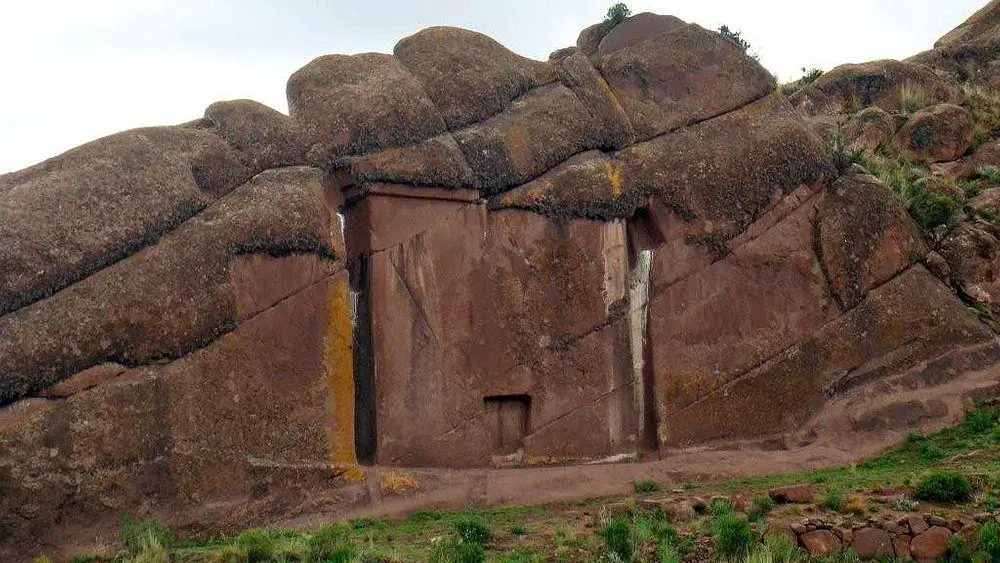 Aramu Muru - mysterious (?) gate to nowhere, Peru