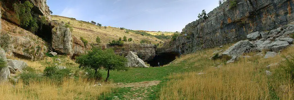 Path towards Bala'a sinkhole, Lebanon