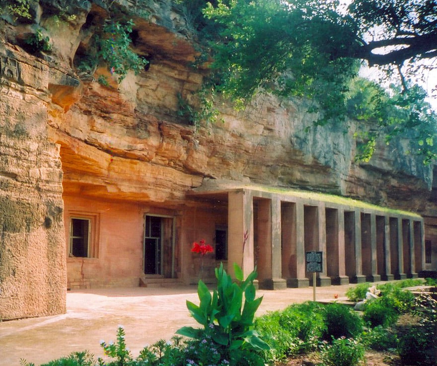 Bagh Caves in India, entrance