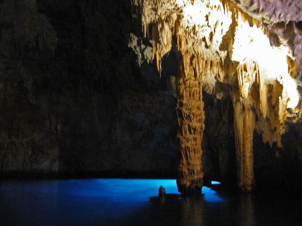 Grotta dello Smeraldo, Italy