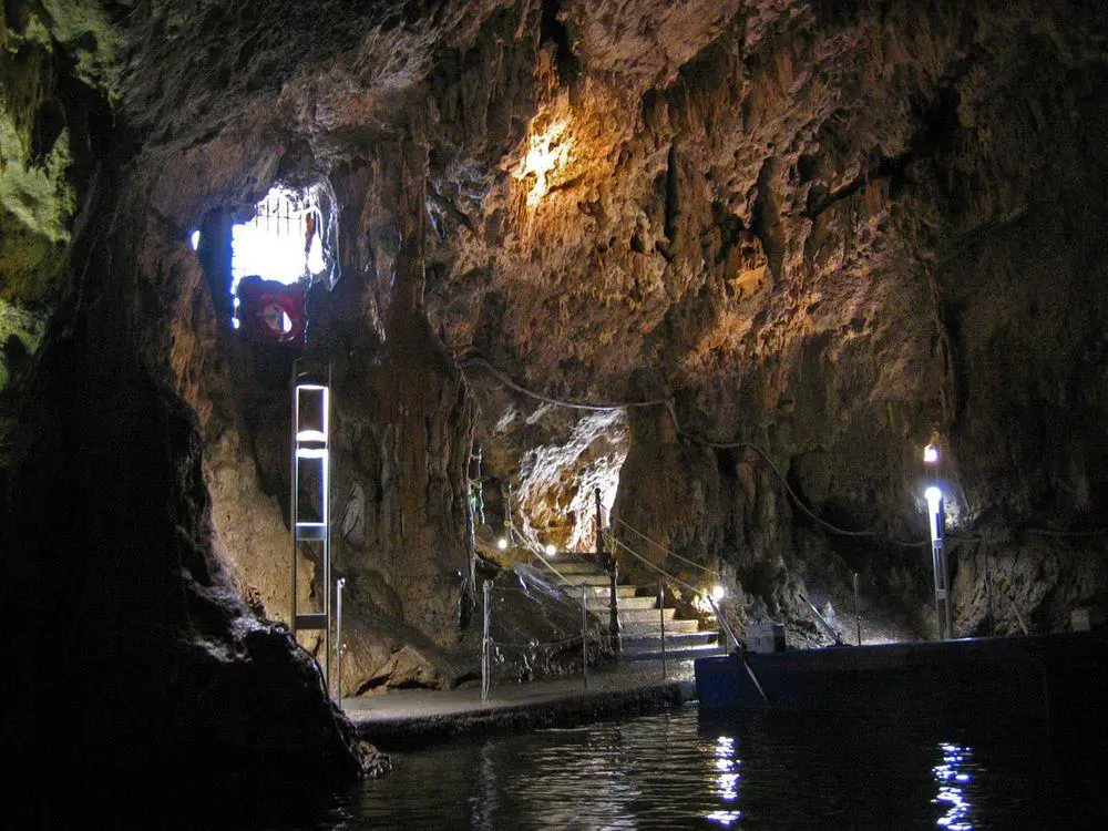 Grotta dello Smeraldo in Italy, at the entrance