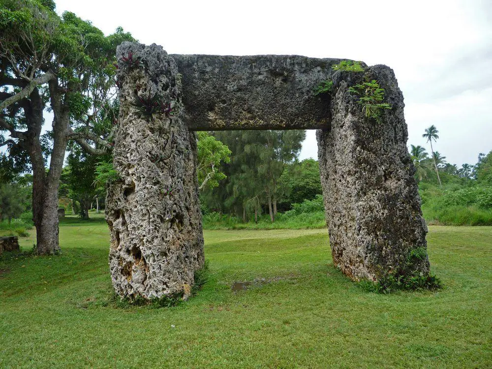 Ha'amonga 'a Maui (Trilithon) and 'esi Maka Fa'akinanga | Wondermondo