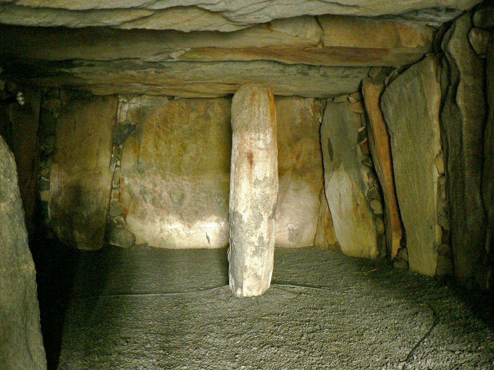 Le Déhus passage grave in Guernsey, interior