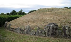 Le Déhus passage grave in Guernsey, mound