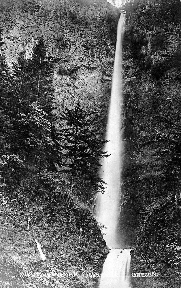 Multnomah Falls in Oregon before the construction of the bridge