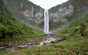 Oshi Falls, Guyana
