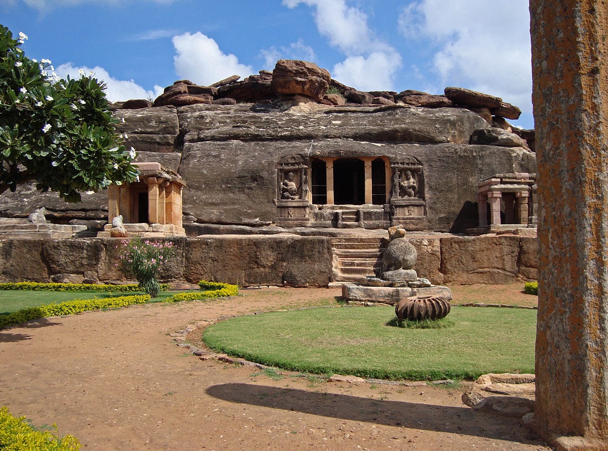 Ravana Phadi, entrance