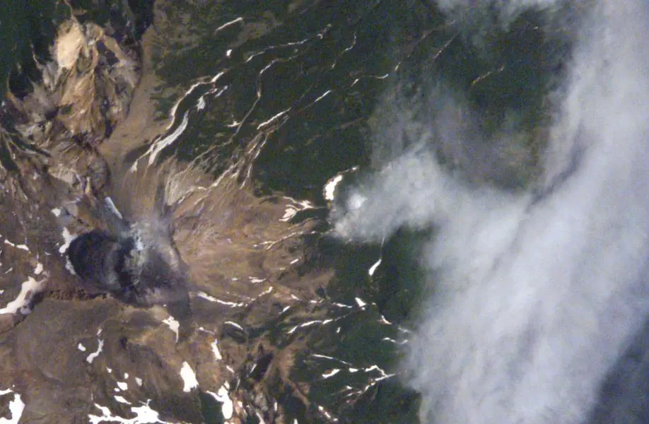 Sinarka volcano on Shiashkotan Island. North-Western solfatara field is in the central part of image, partly obscured with clouds