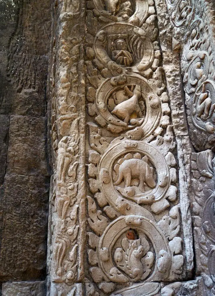 Carving of mysterious animal (stegosaurus?) in Ta Prohm temple - a hoax?
