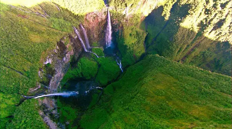 View from above. The tallest - 300 m step of Bras de Caverne in the upper middle part, 270 m tall fall of Bras Mazerin in lower left corner