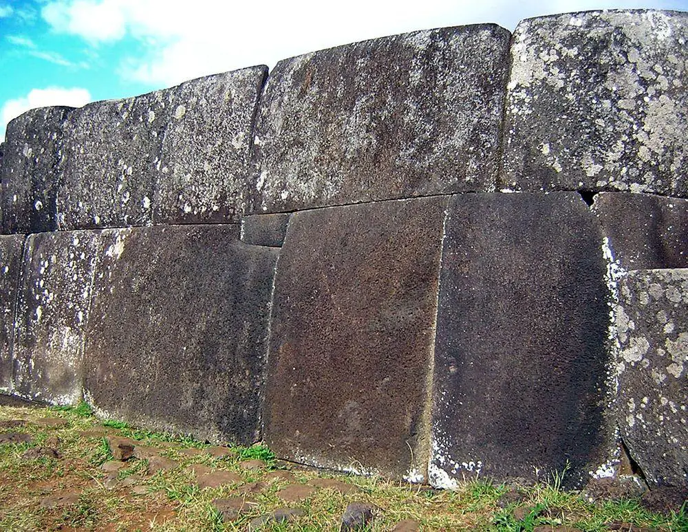 Ahu Vinapu in Rapa Nui - perfectly fitted basalt slabs