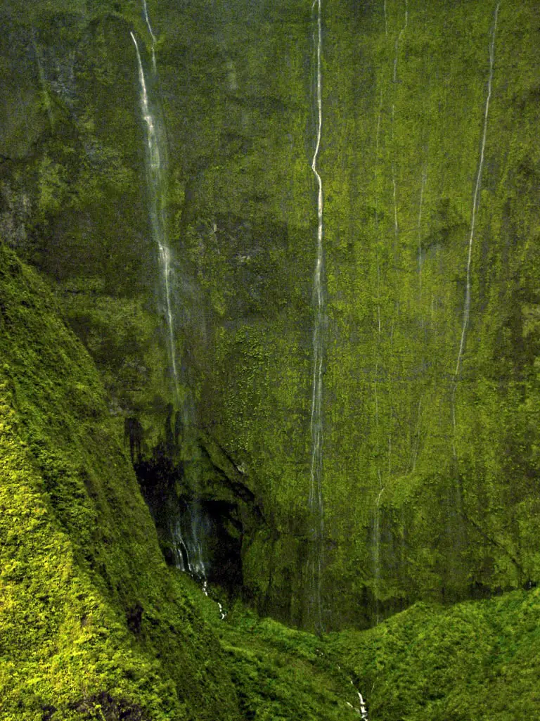 Waialeale Falls, Weeping Wall in Hawaii