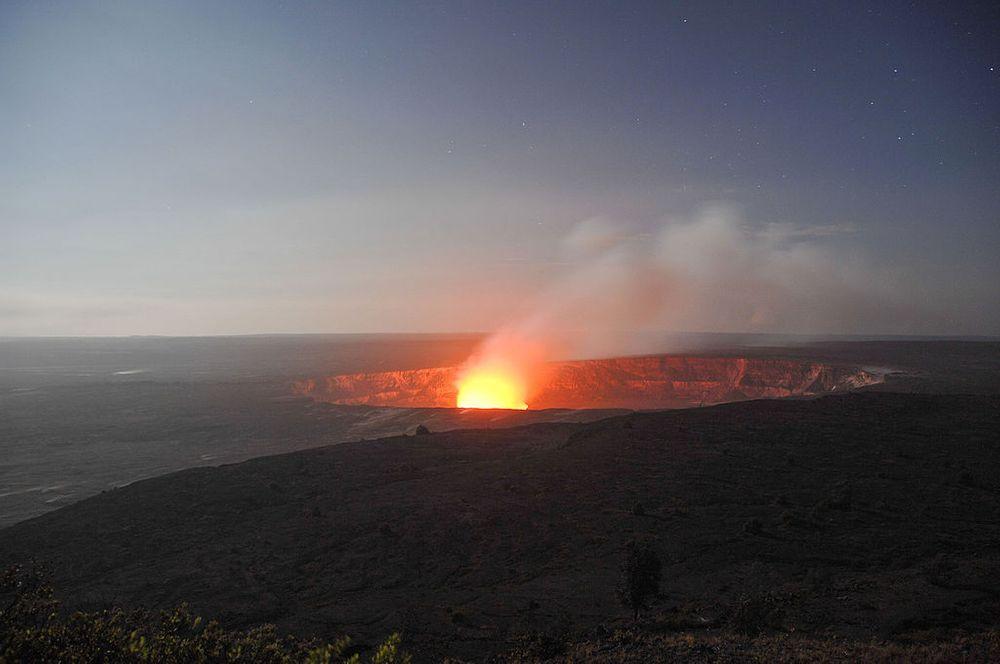 Glow of the lava lake in Halemaumau Crater (before 2018)