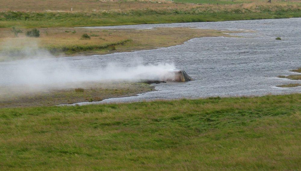 Vellir or Árhver - geyser in the river