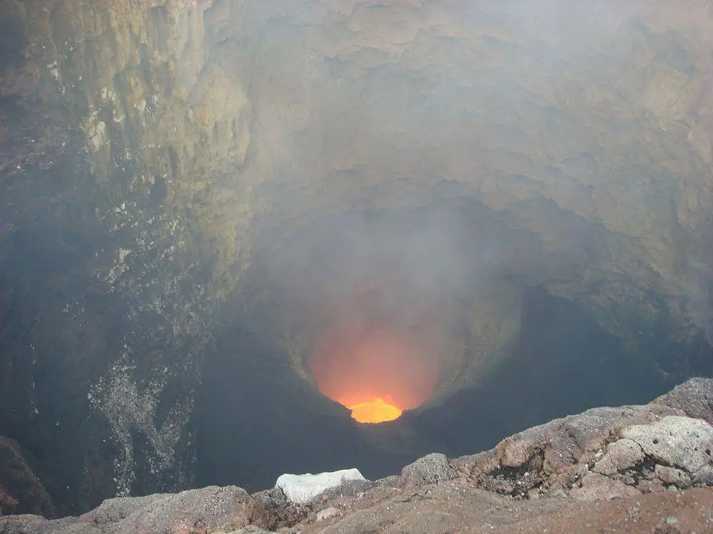 Lava lake in Benbow Crater, January 2007