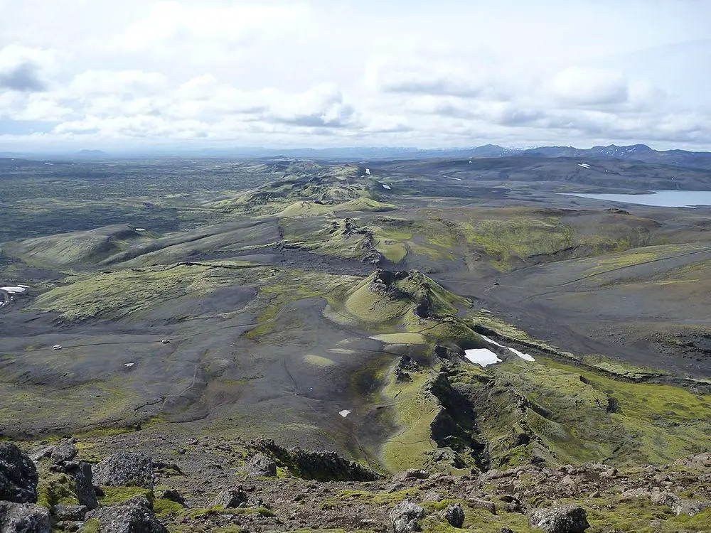 The Laki crater row