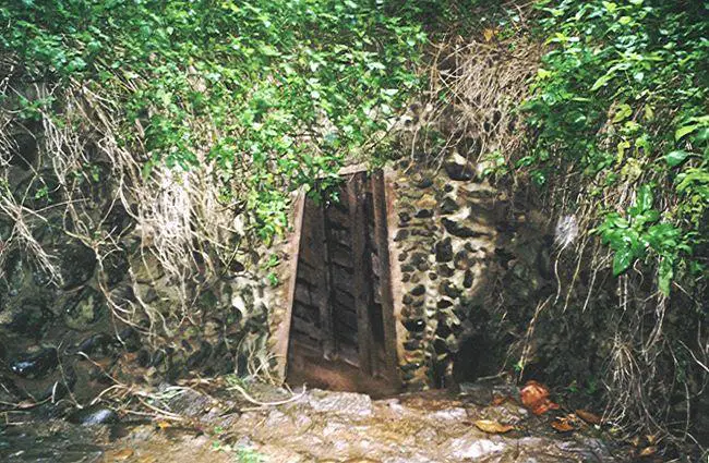 Entrance in Vịnh Mốc tunnel