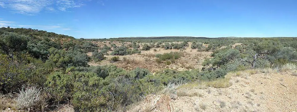 Boxhole impact crater