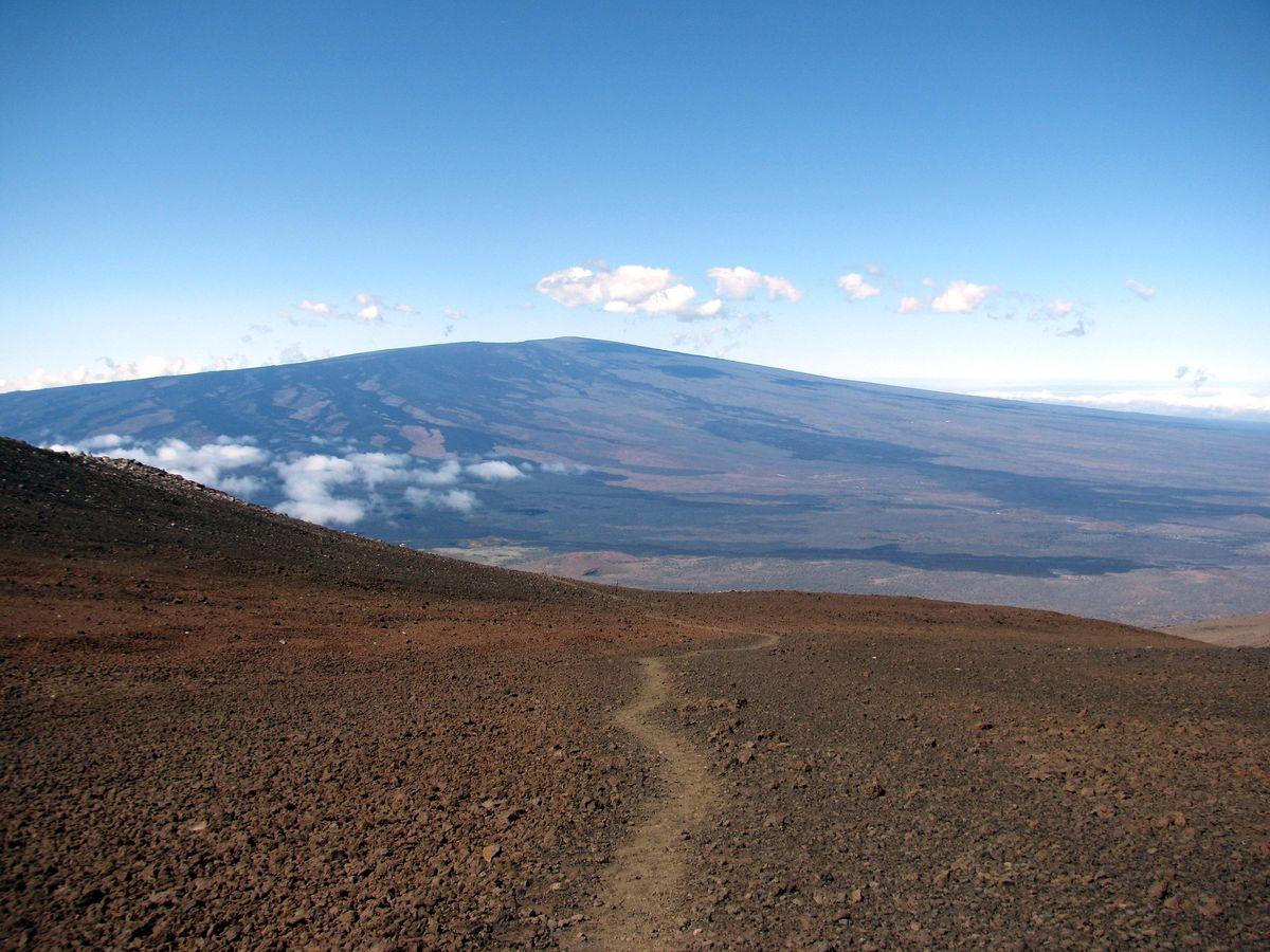 Mauna Loa from the path to the summit of Mauna Kea