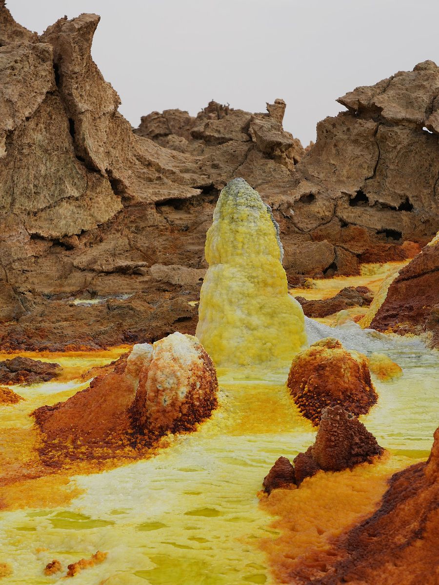 Formation of volcanic springs in Dallol