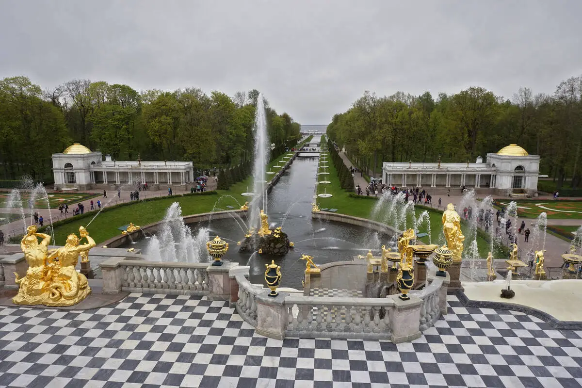 Peterhof Palace garden