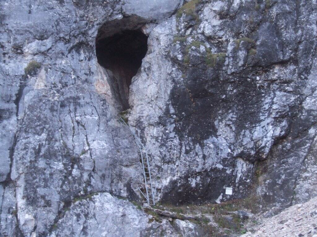 Hirlatz Cave