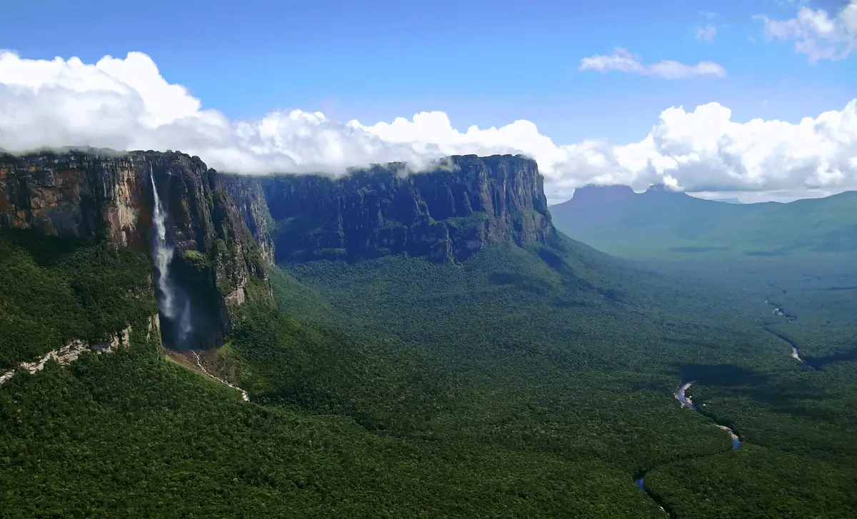 Auyán-tepui and Angel Falls. Churún River to the right.