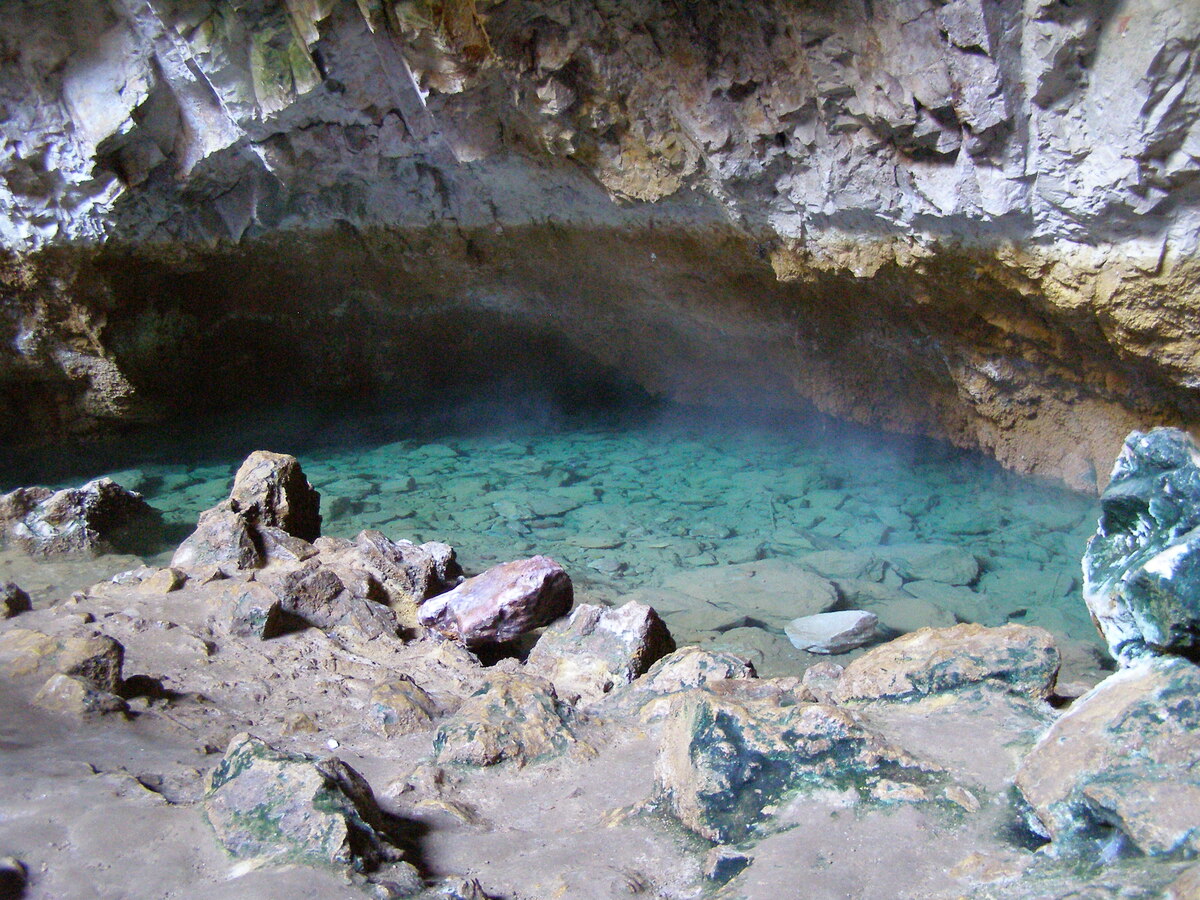 Waiwhakaata Pool in Ruatapu Cave