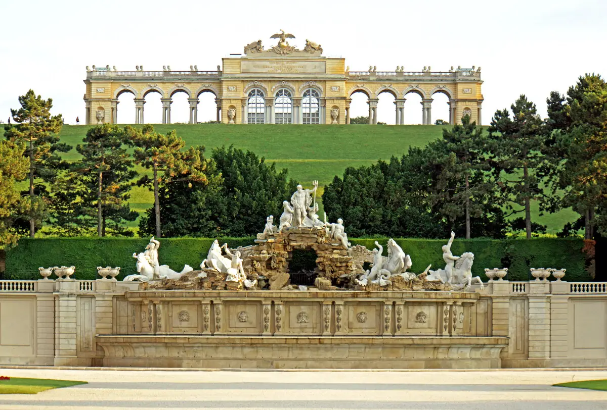 Schönbrunn Palace Gardens, Gloriette
