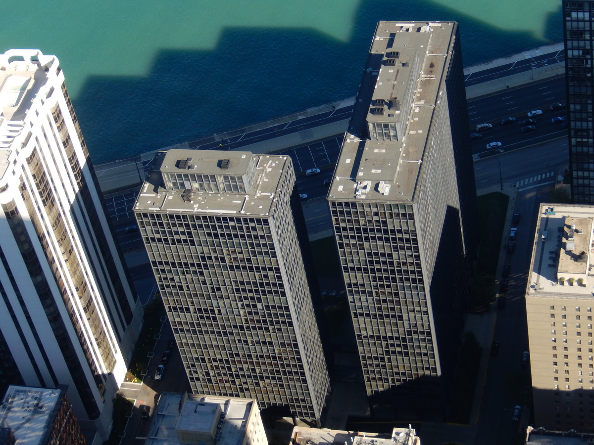 860–880 Lake Shore Drive Apartments