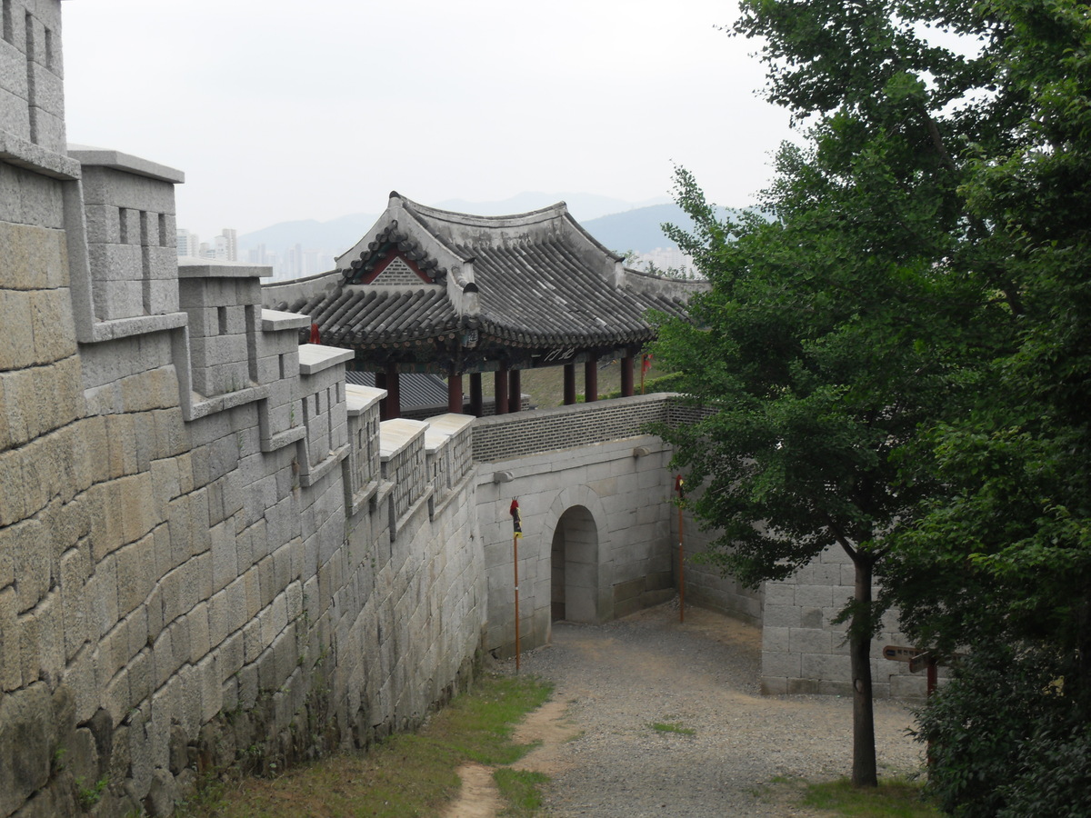 Dongnae eupseong, the north gate