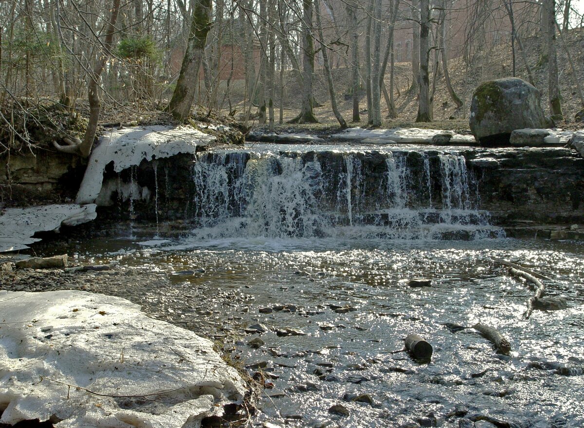 Ivande Waterfall (Īvandes Rumba), March 2003
