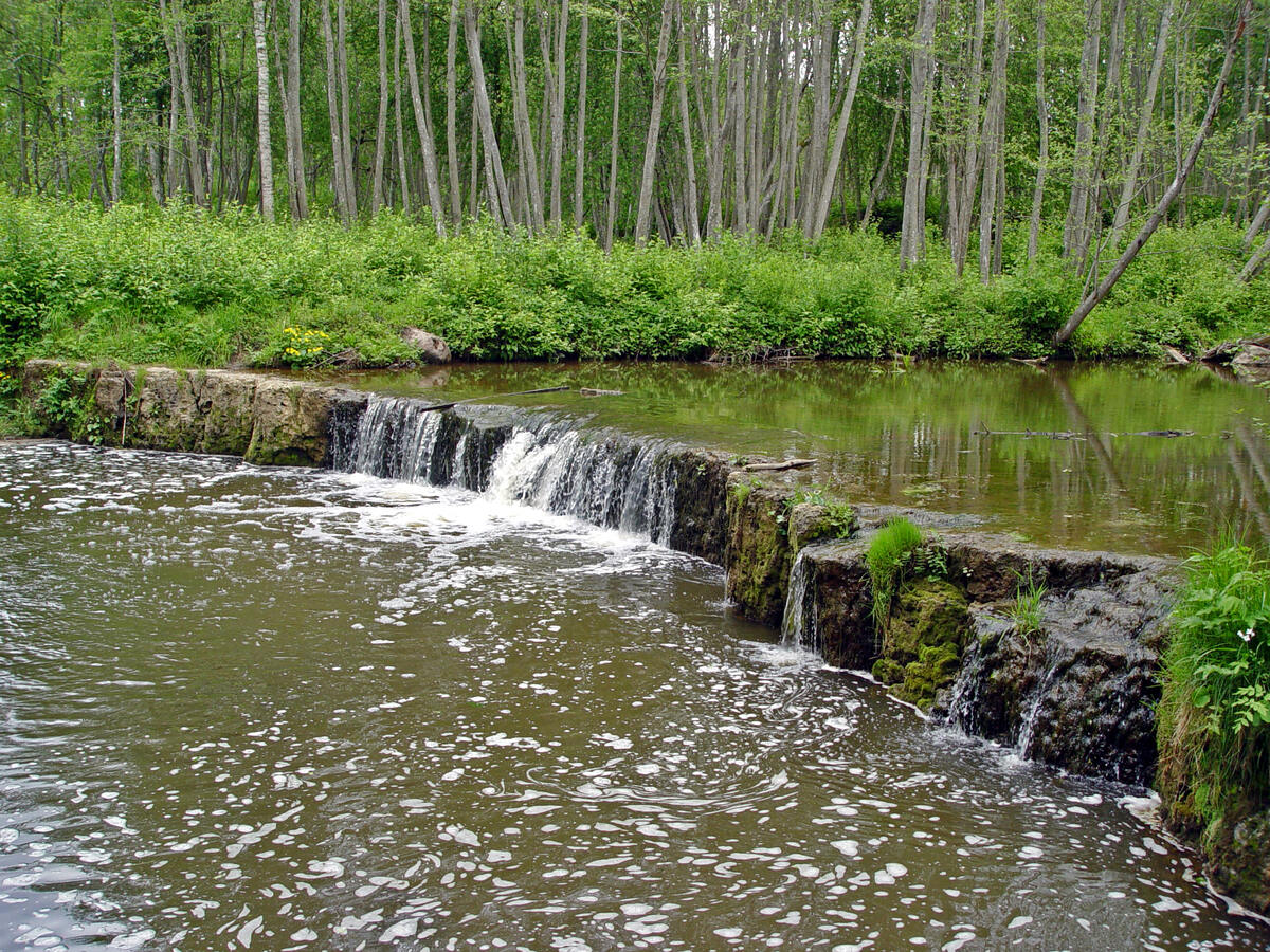 Veldze Waterfall in May 2004