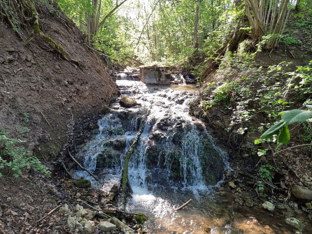 Saules Waterfall with the upper cascade visible, May 2023