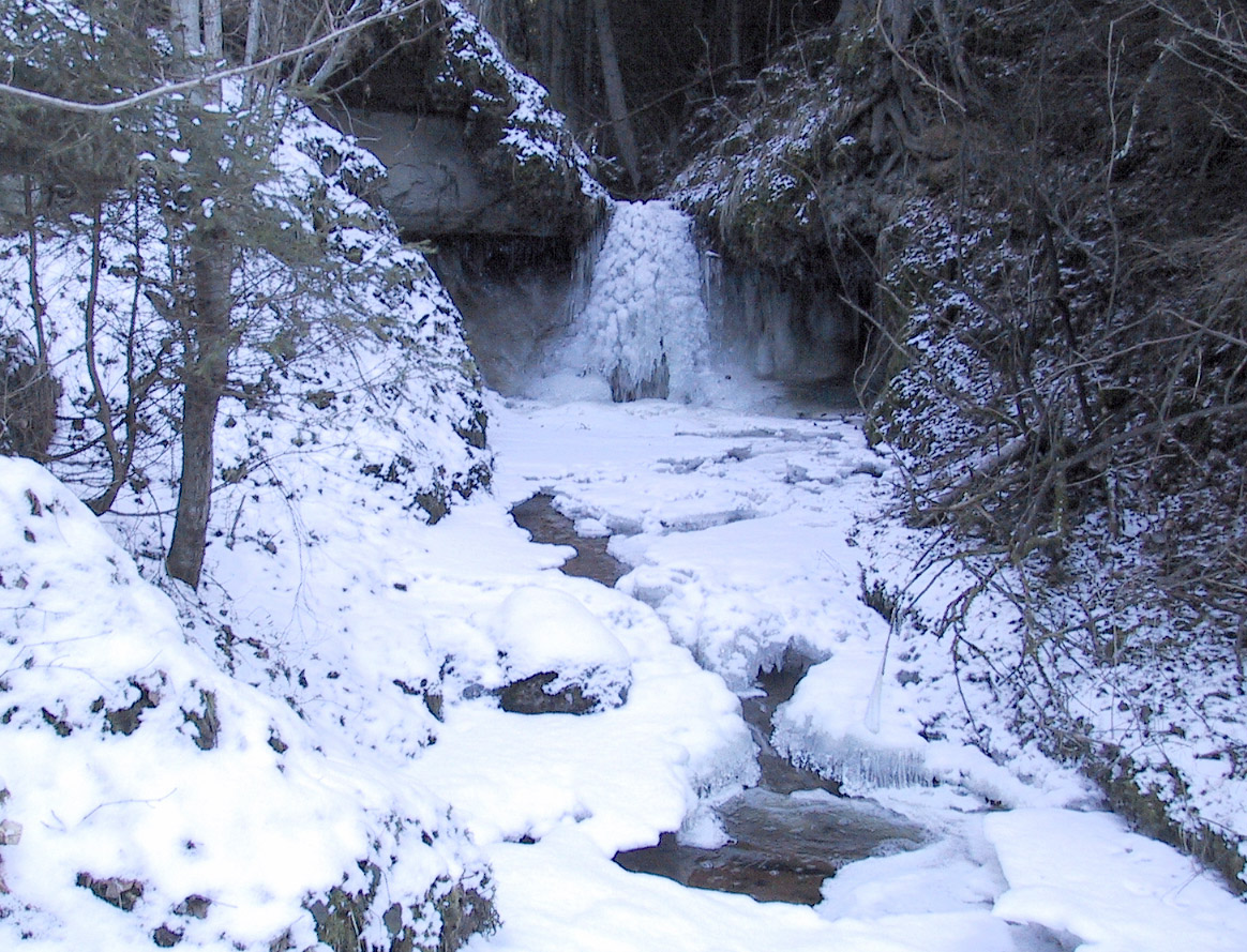 Frozen Zartapi Waterfall in March 2001