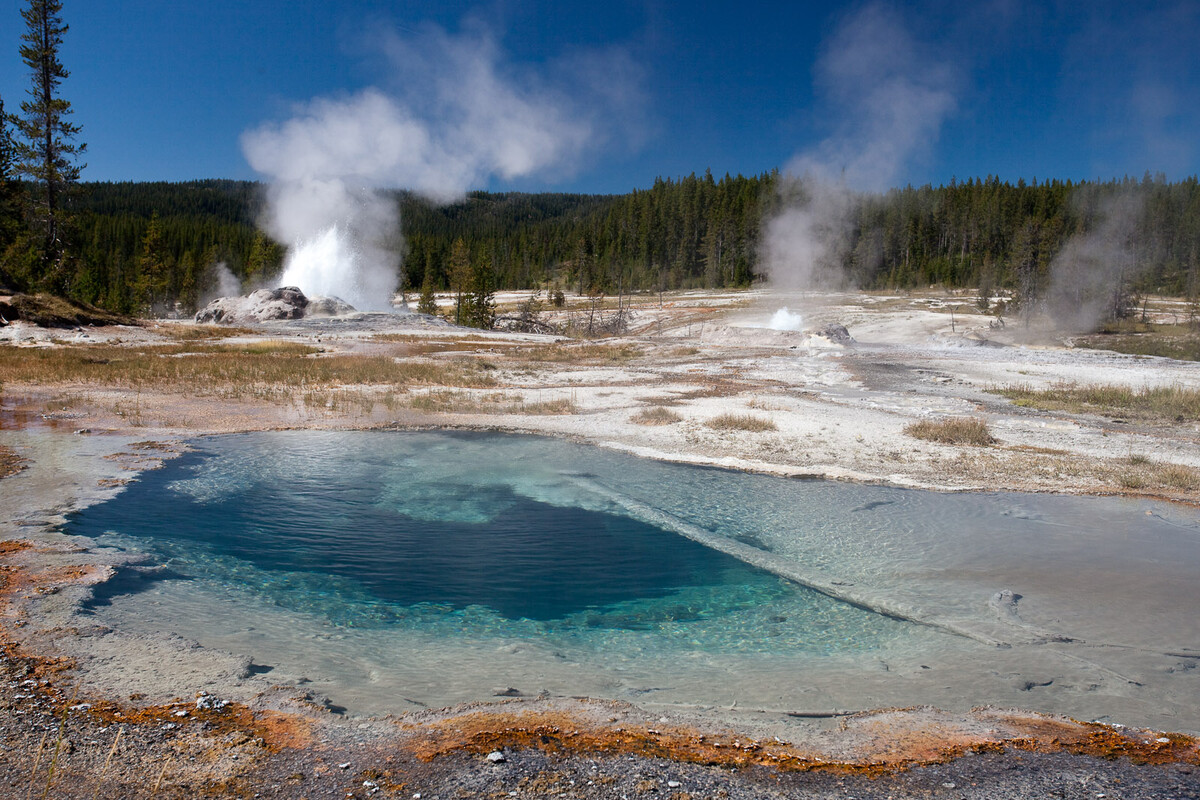 Shoshone Geyser Basin. Rosette Spring in the forefront, further are seen Minute Man Geyser and Shield Geyser.